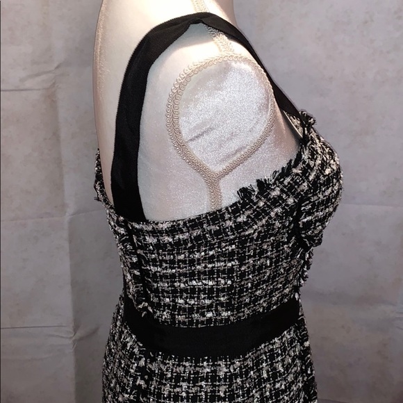 Guess Black and White Fitted Dress w/Zip Back - Picture 10 of 11